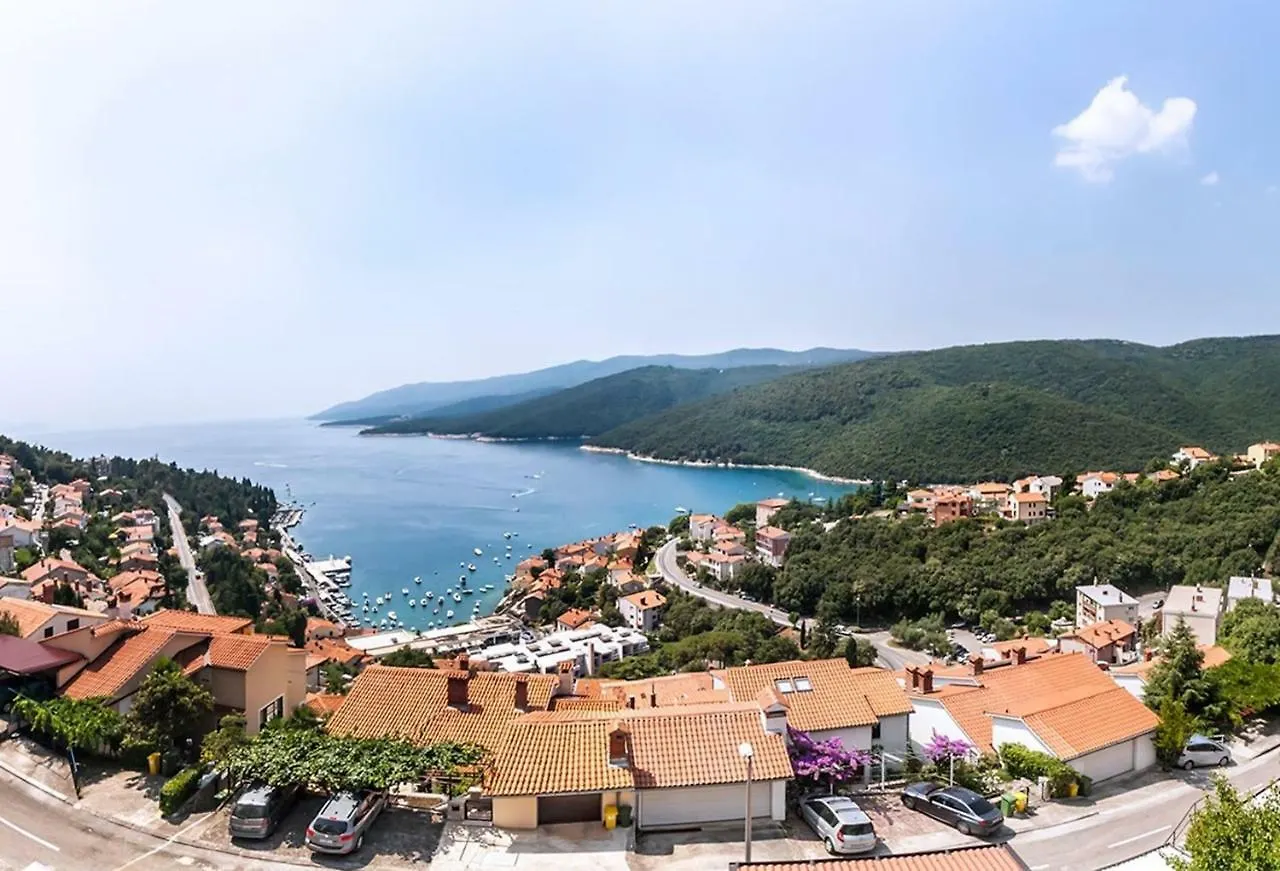 Apartments Loretta With Sea View Rabac